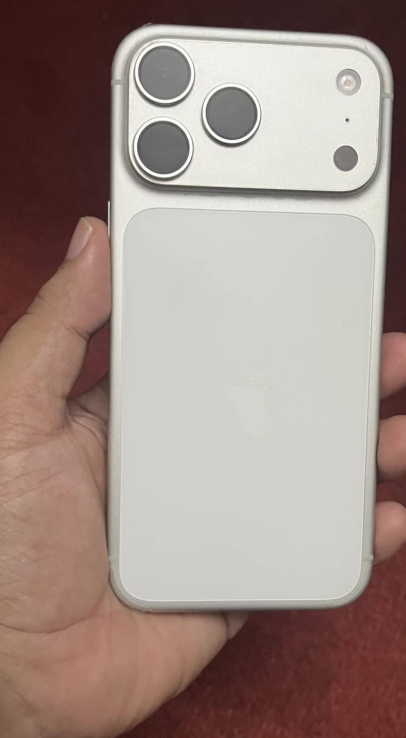 Apple iPhone 17 Pro Max 2