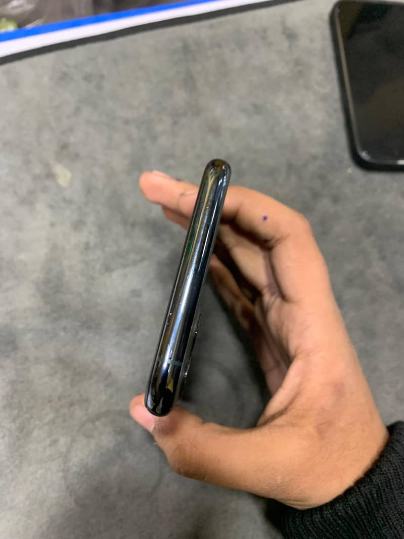 Apple iPhone 11 Pro Max 3
