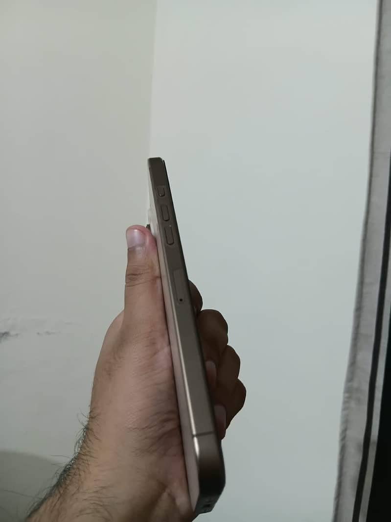 Apple iPhone 16 Pro Max 2
