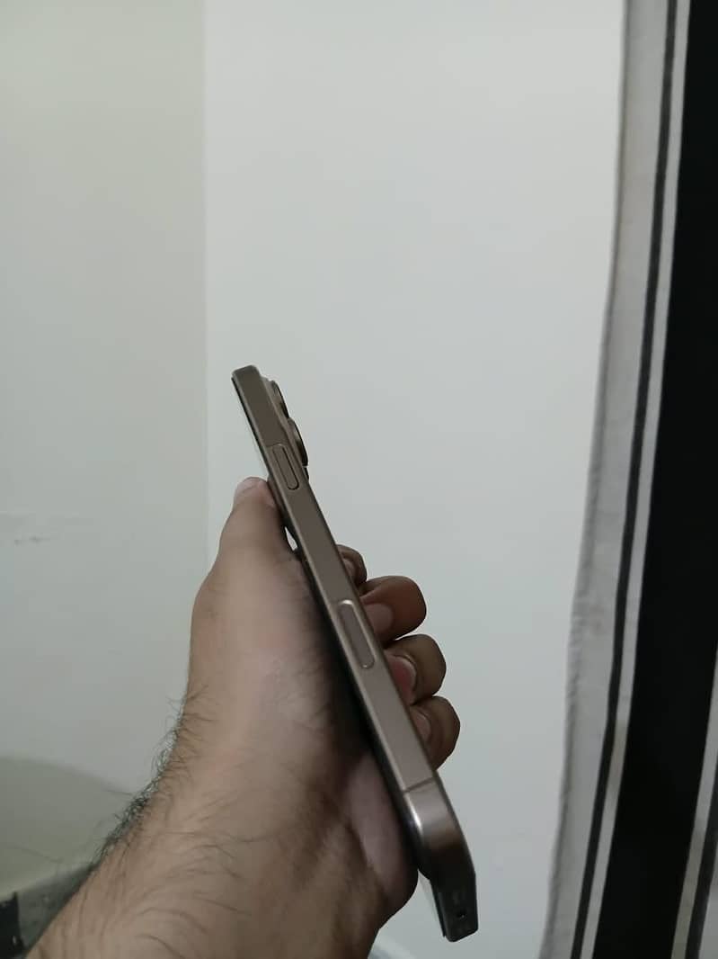 Apple iPhone 16 Pro Max 3