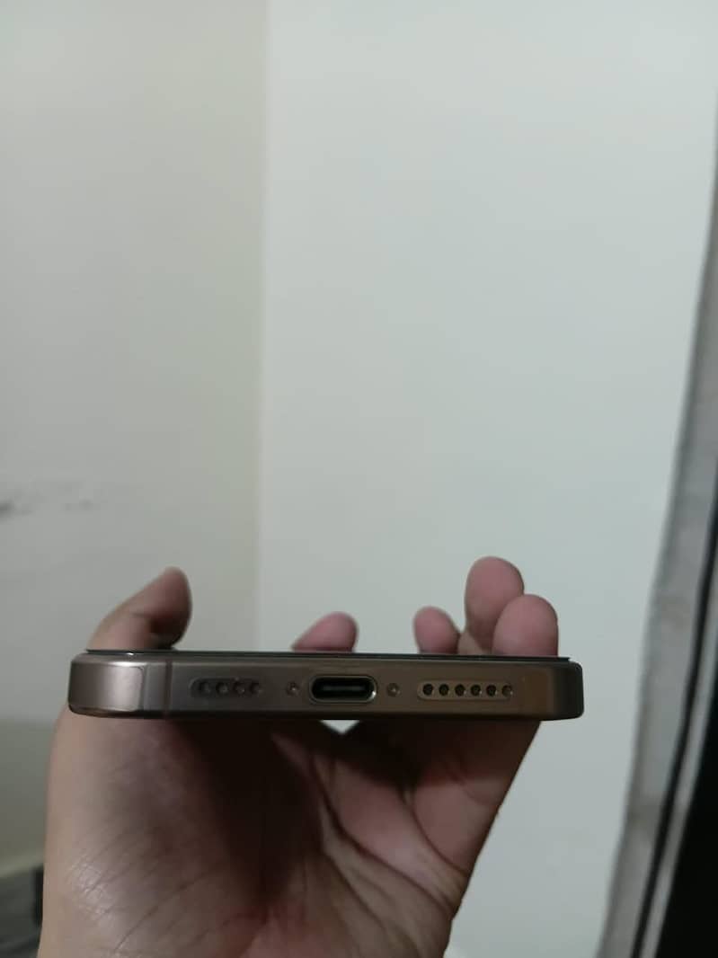 Apple iPhone 16 Pro Max 4