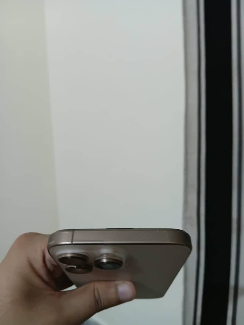 Apple iPhone 16 Pro Max 5