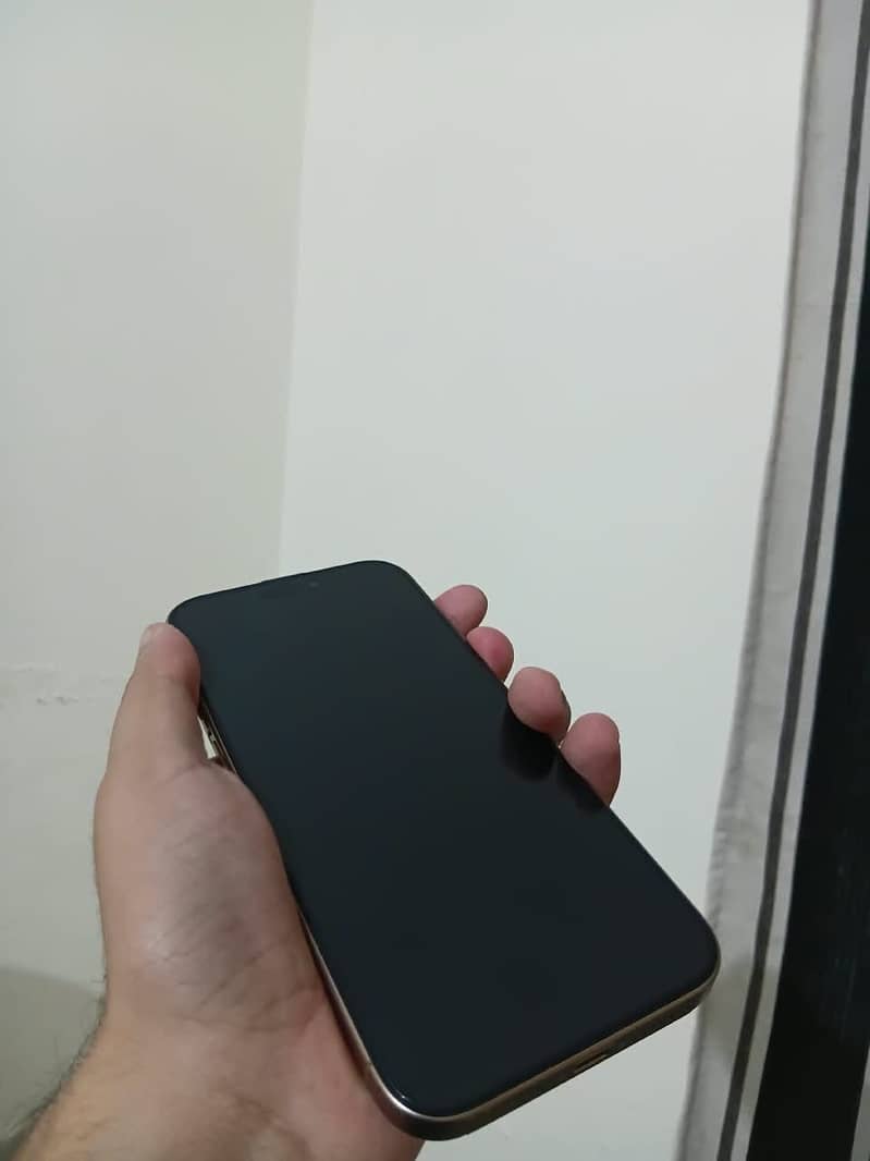 Apple iPhone 16 Pro Max 7