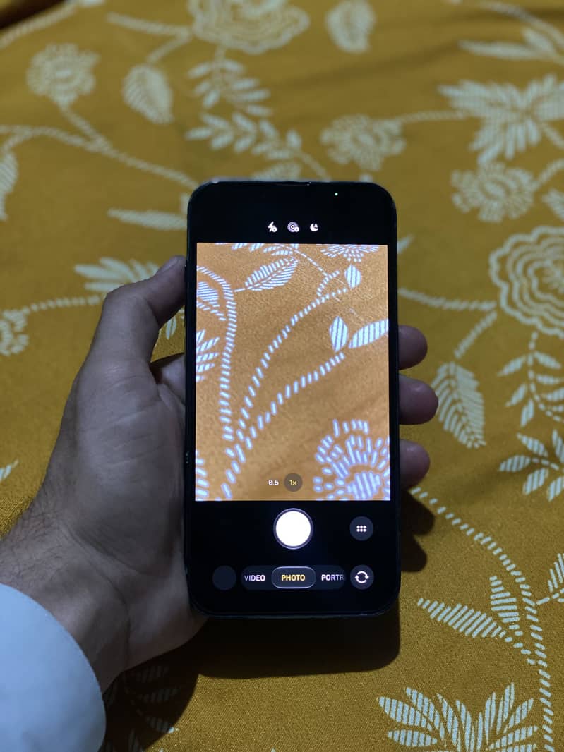 Apple iPhone 13 4
