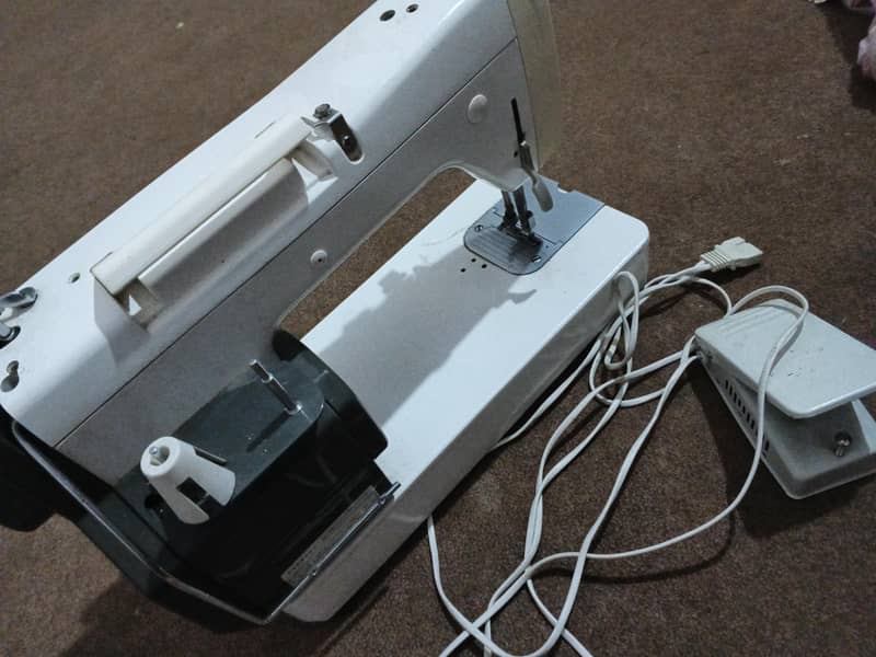 sewing machine best condition 4