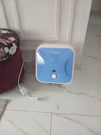 iZone Electric Gyeser, Brand New, used only two weeks.