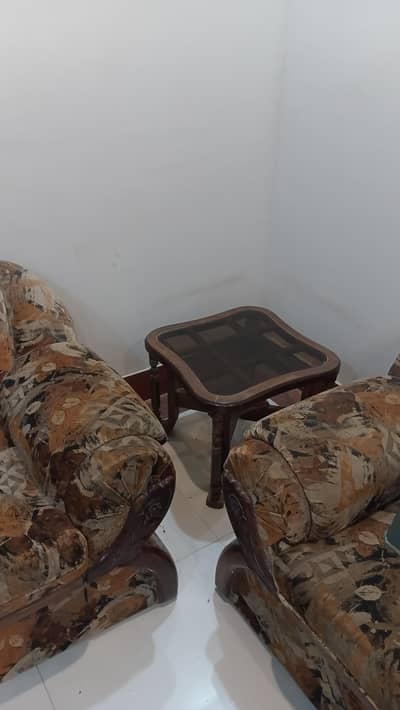 7 seater used sofa set and center tables.
