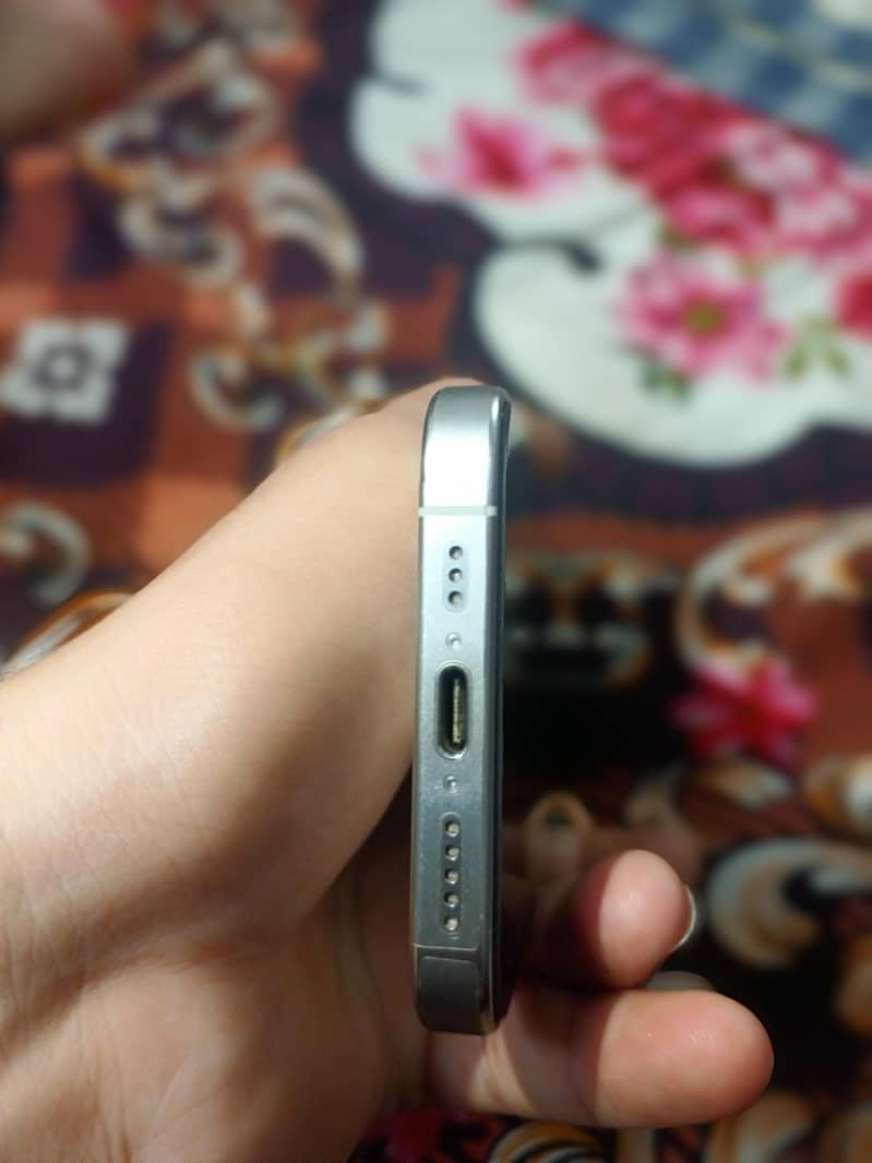 Apple iPhone 15 Pro 1