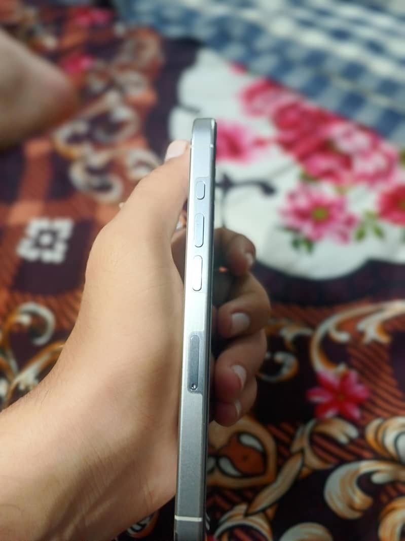 Apple iPhone 15 Pro 2