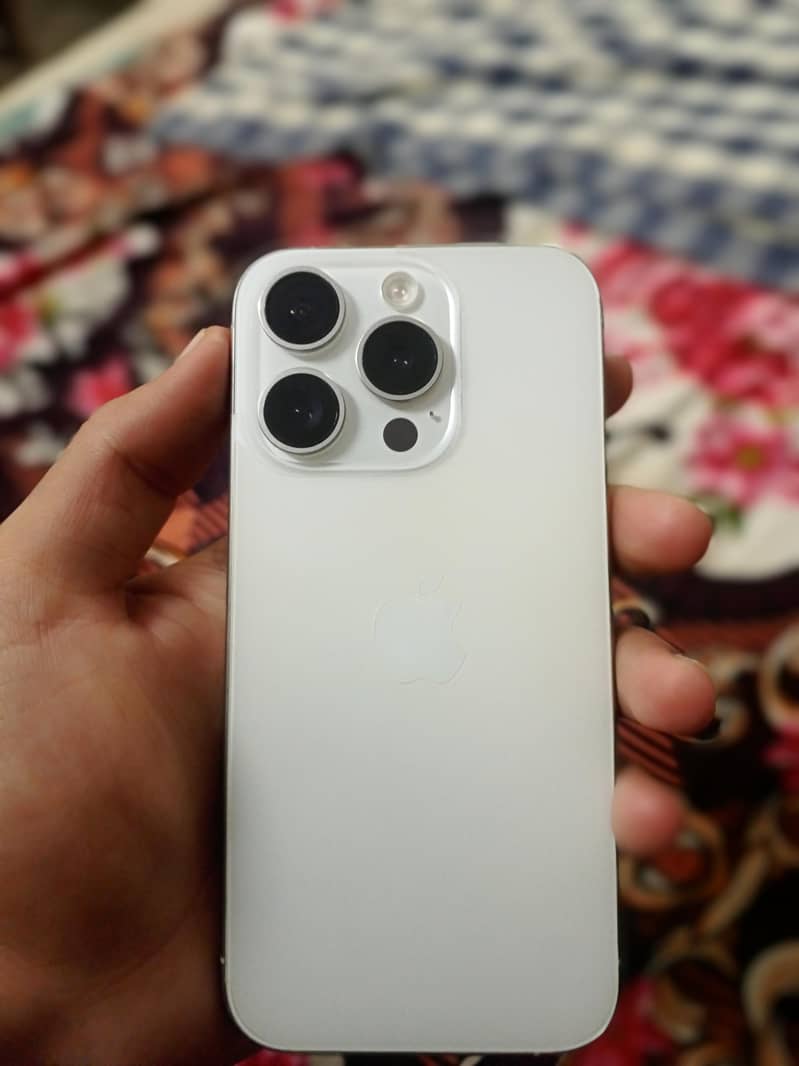 Apple iPhone 15 Pro 3