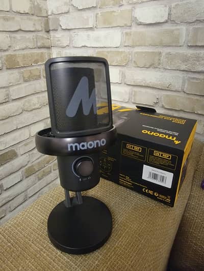 Maono DM40 Pro Hybrid Wireless/USB-C Microphone with AI Effects