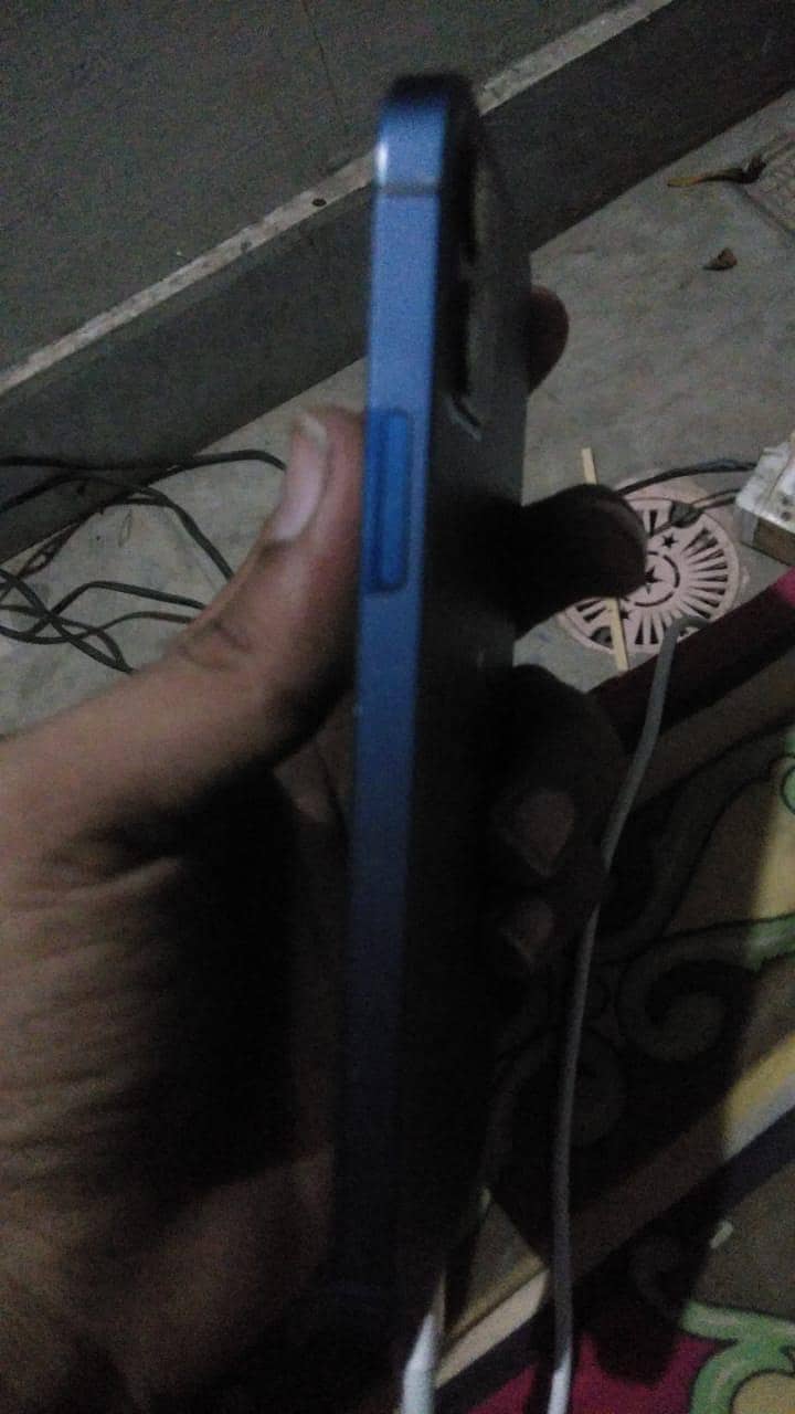 Apple iPhone 12 3