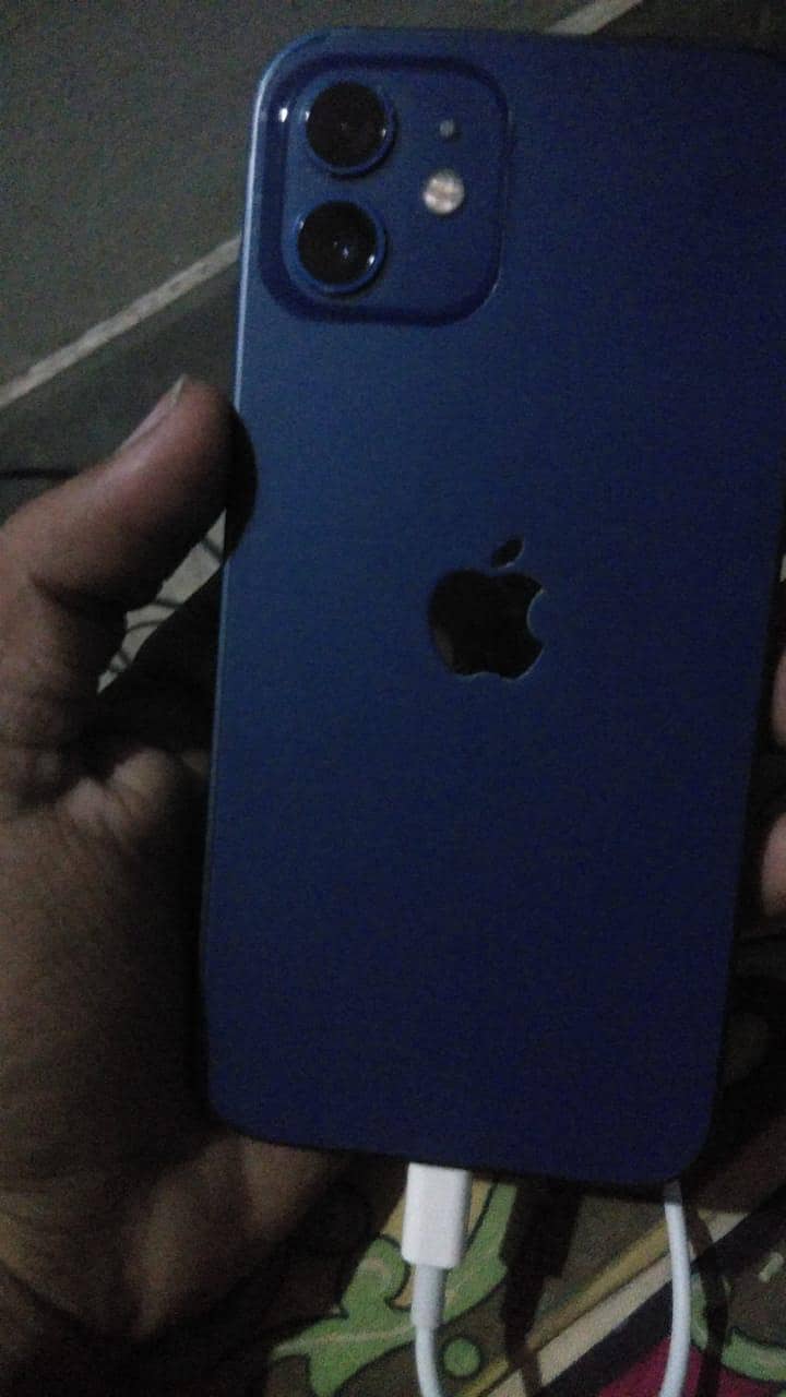 Apple iPhone 12 4