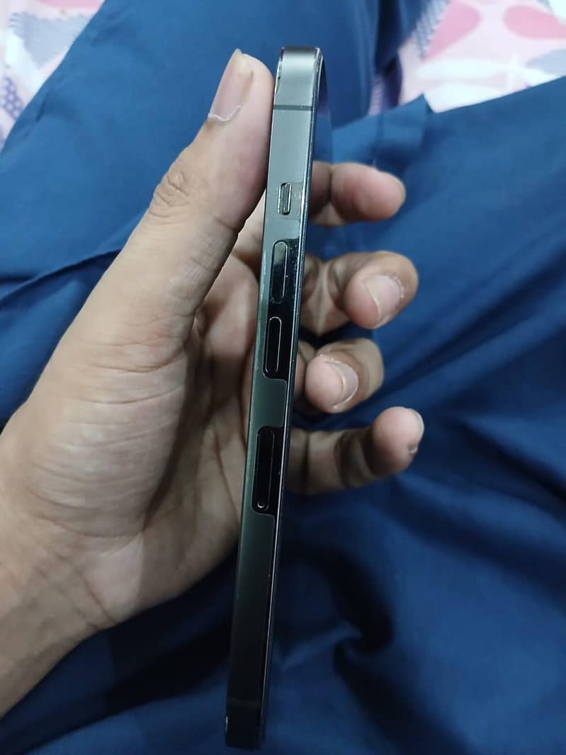 Apple iPhone 13 Pro 2