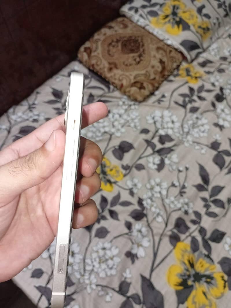 Apple iPhone 13 2
