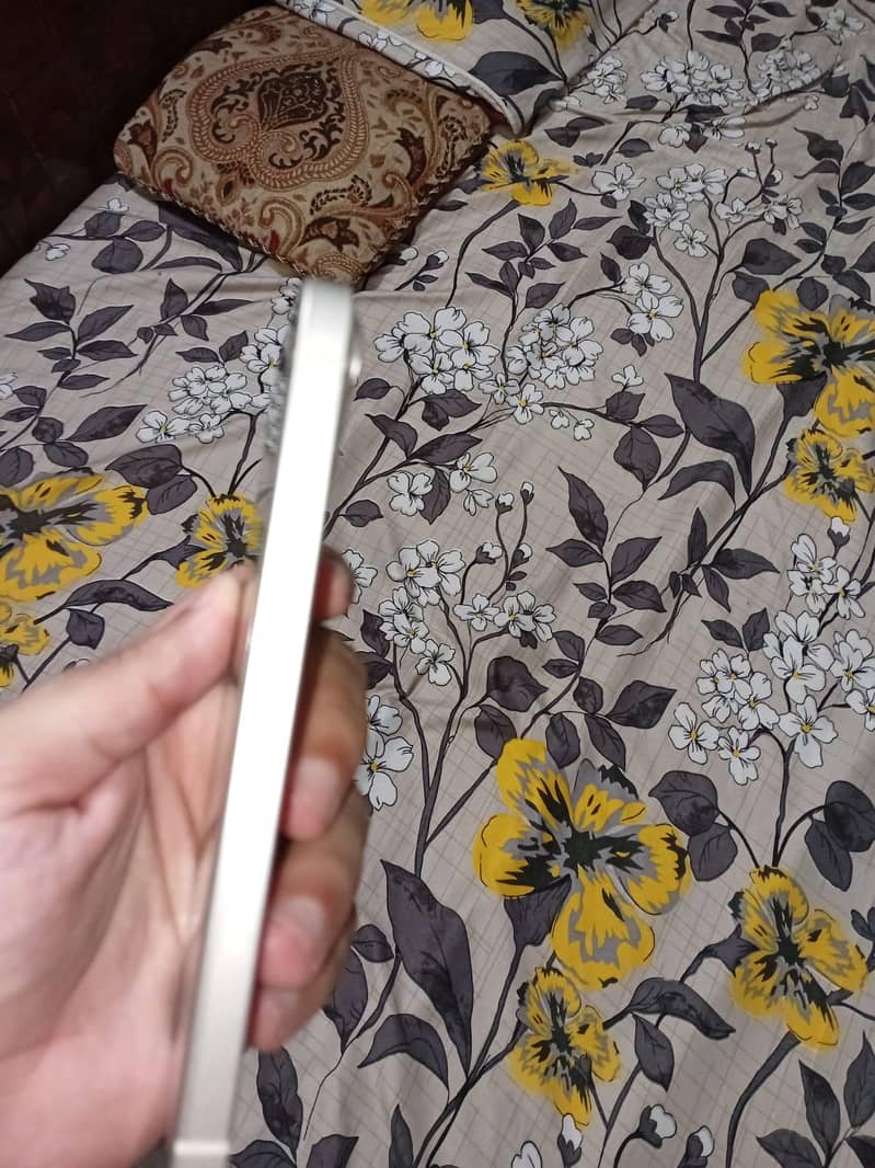 Apple iPhone 13 3