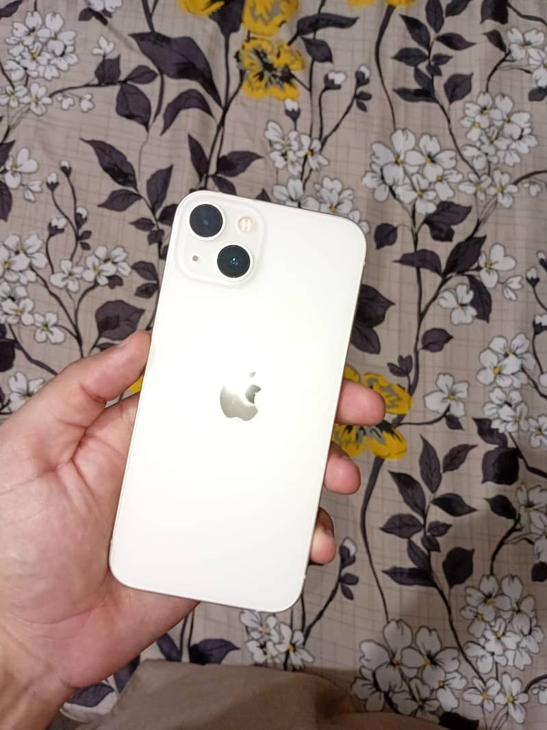 Apple iPhone 13 4