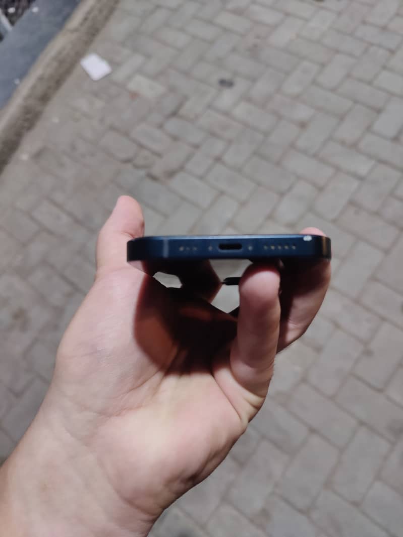 Apple iPhone 13 2