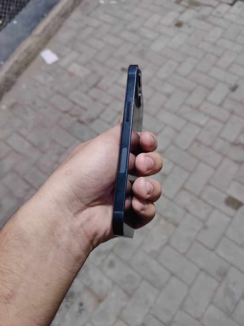 Apple iPhone 13 4