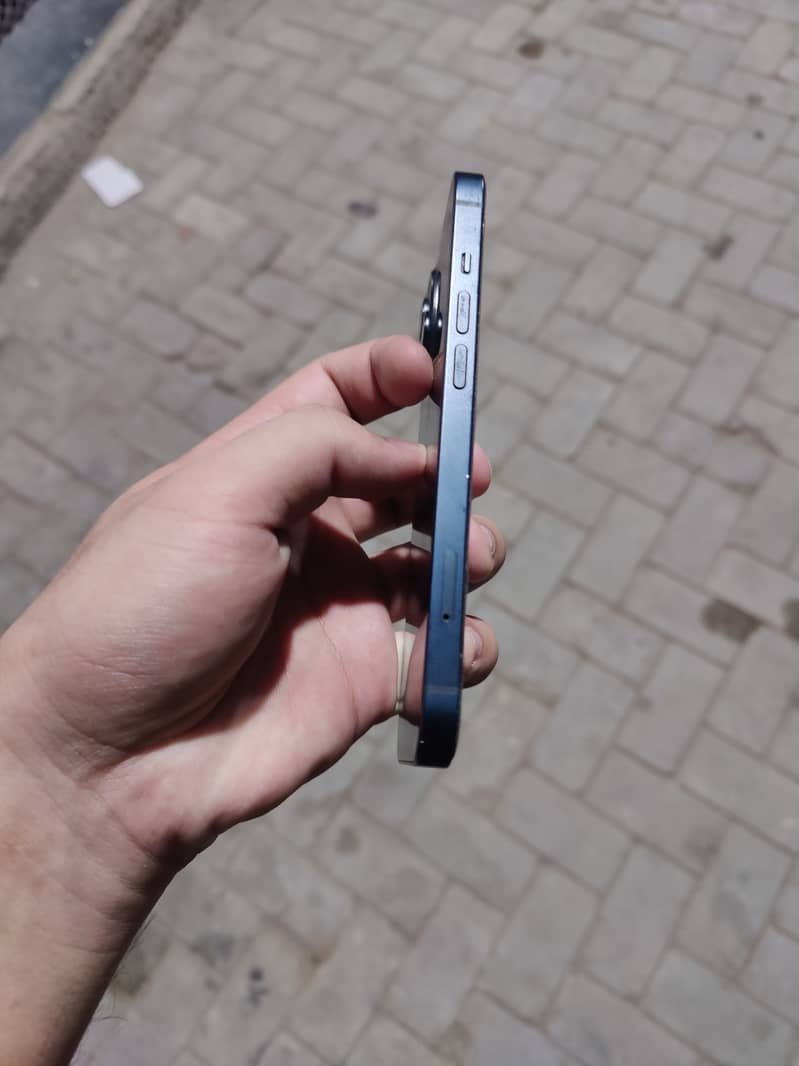 Apple iPhone 13 6