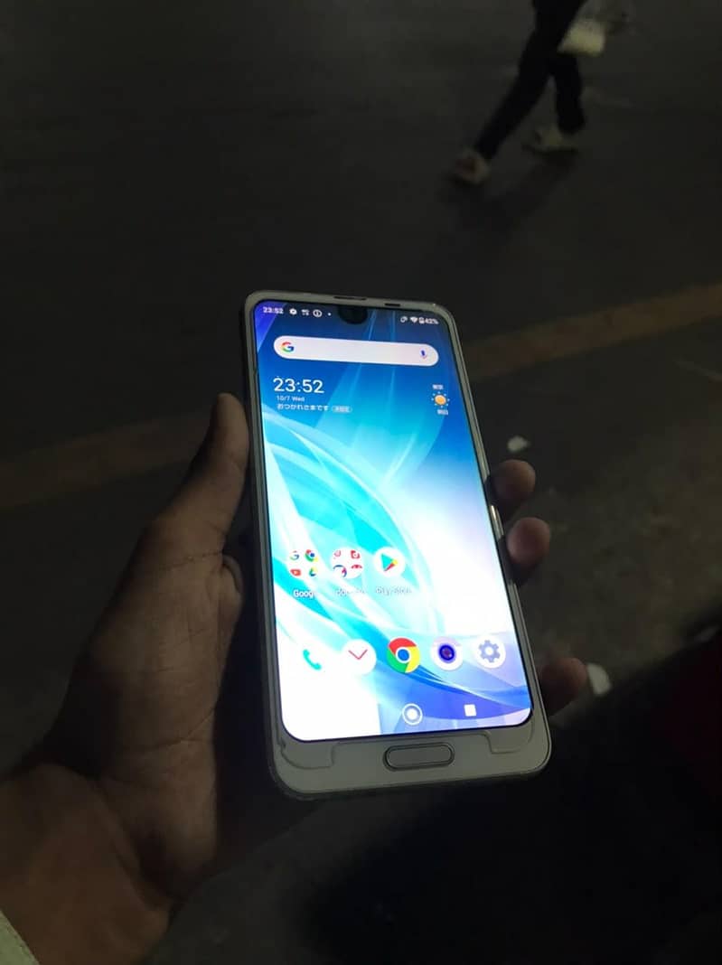 Sharp Aquos R2 5