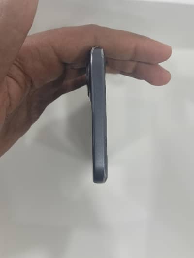 itel city 100 4+4 128gb  all ok box and charger both items done