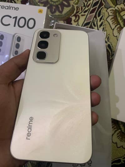 Realme C100
