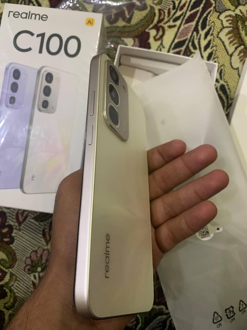 Realme C100 2