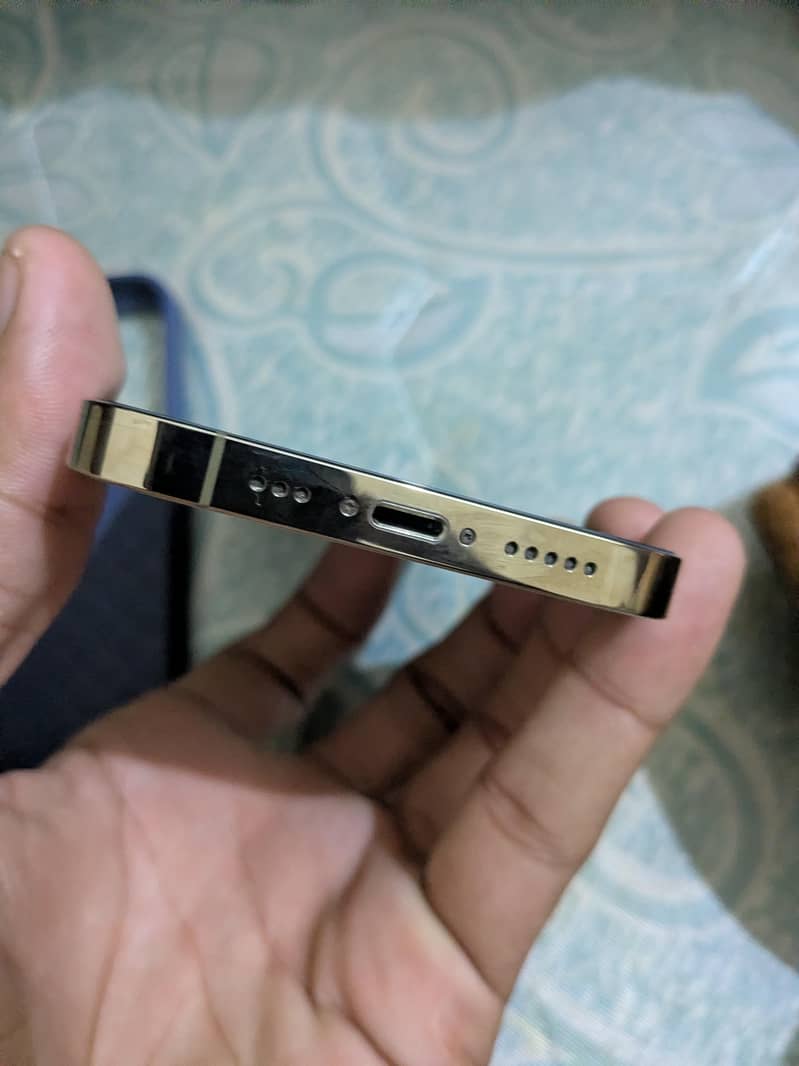Apple iPhone 14 Pro 4