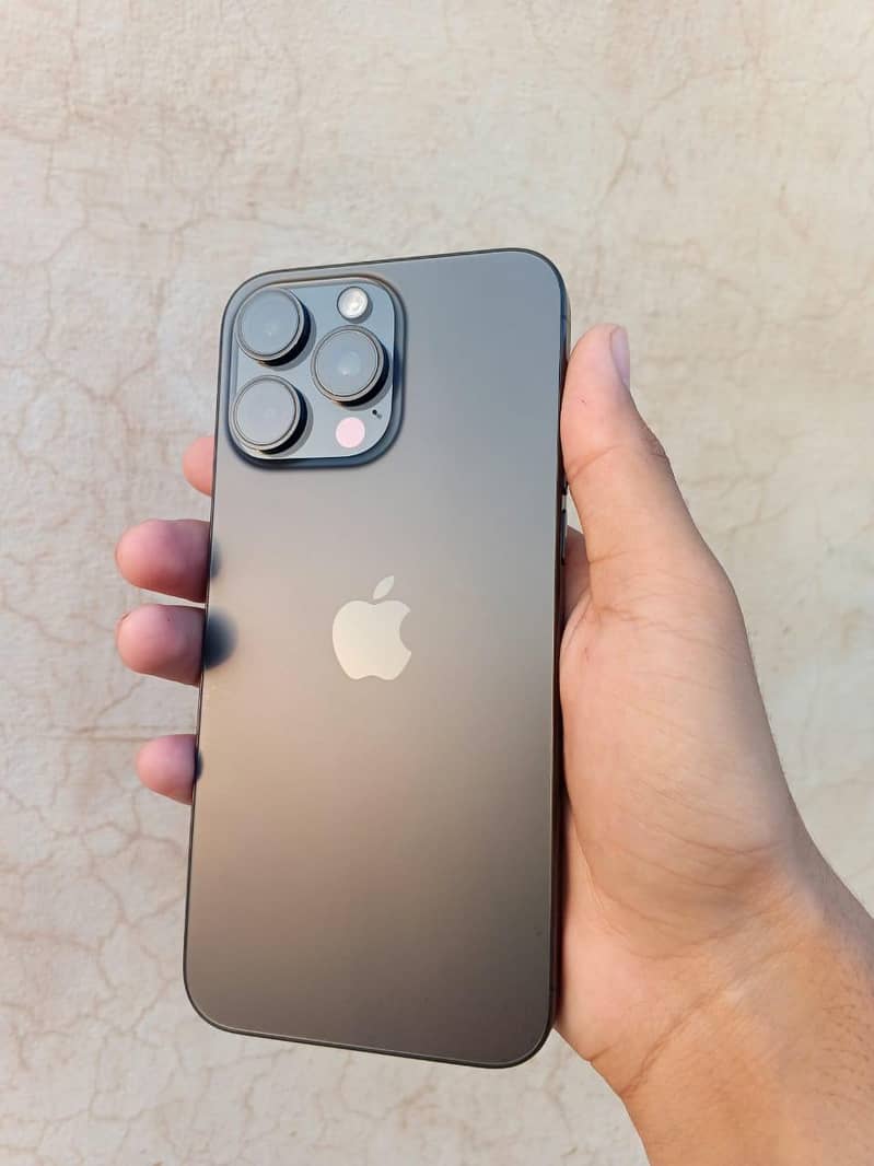 Apple iPhone 15 Pro Max 0