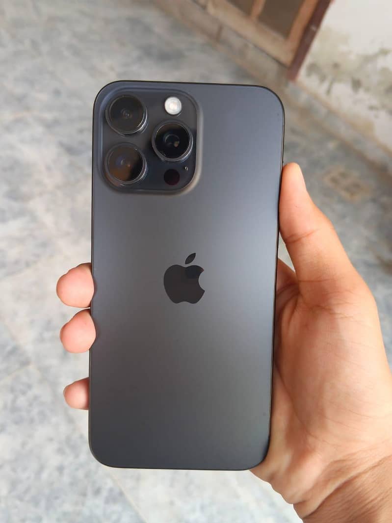 Apple iPhone 15 Pro Max 2