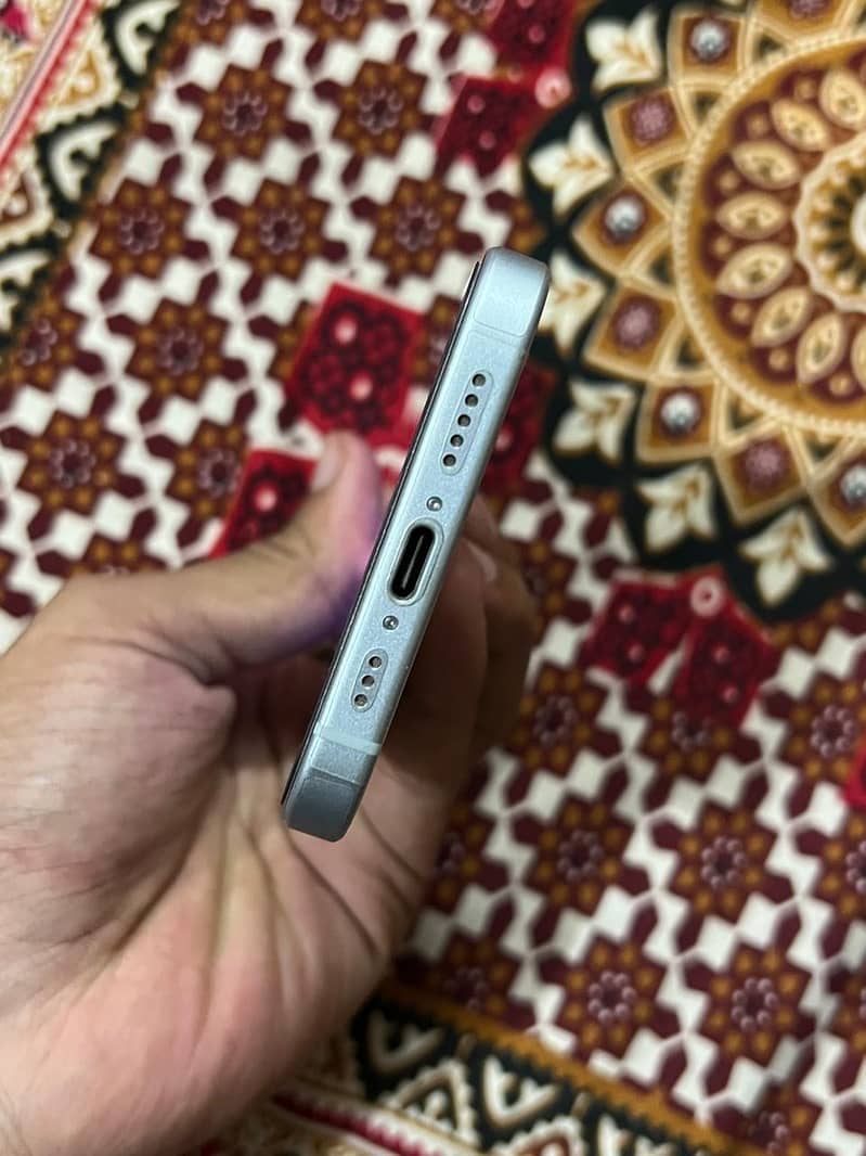 Apple iPhone 15 3