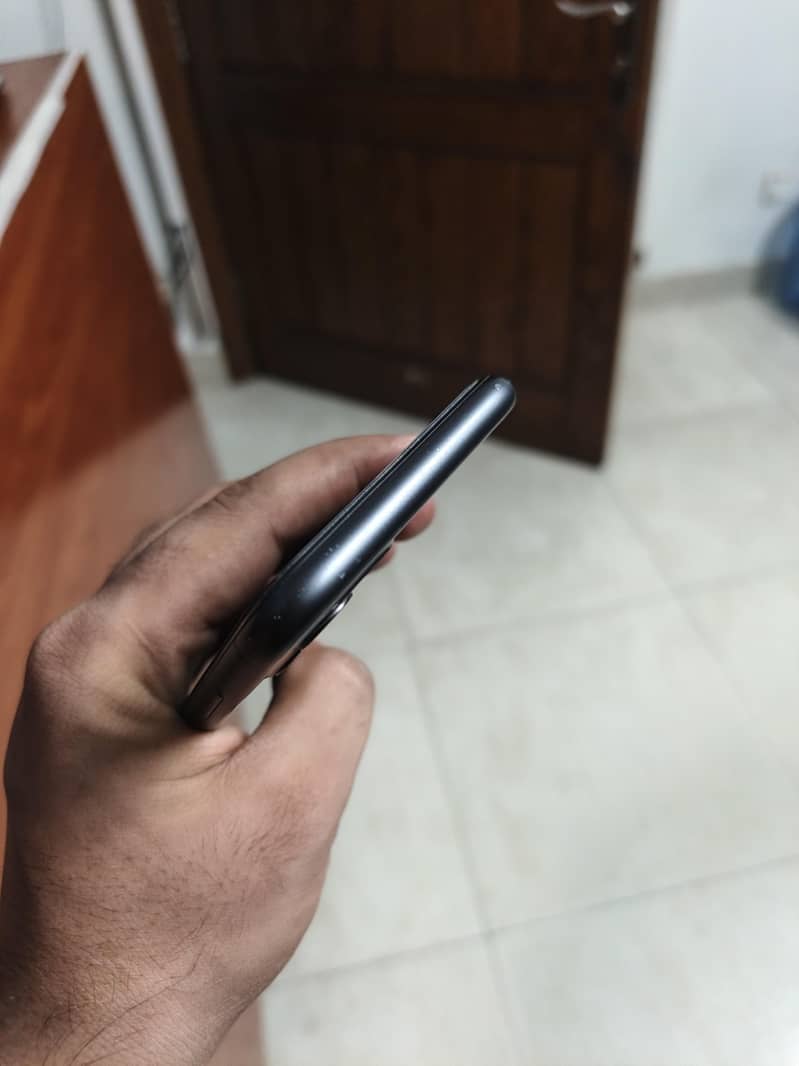 Apple iPhone 11 3