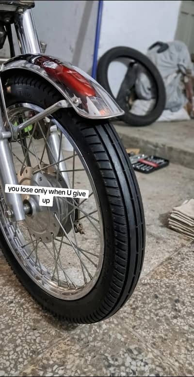Tubless front tyre 275/18