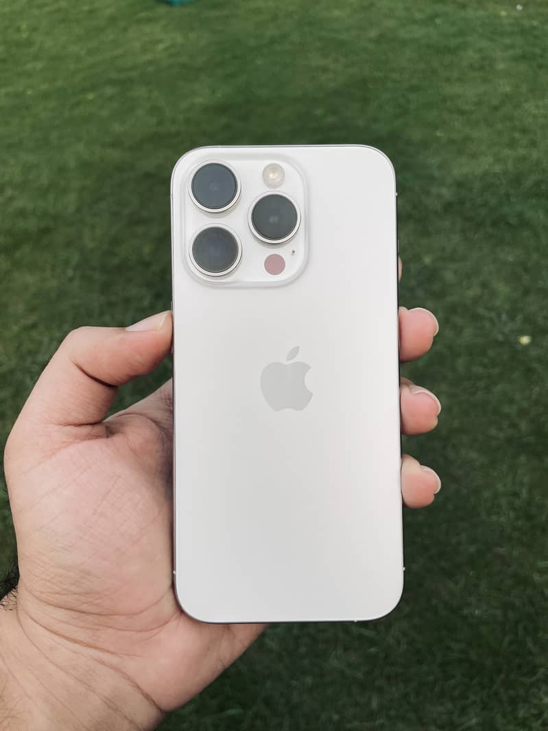 Apple iPhone 15 Pro 0