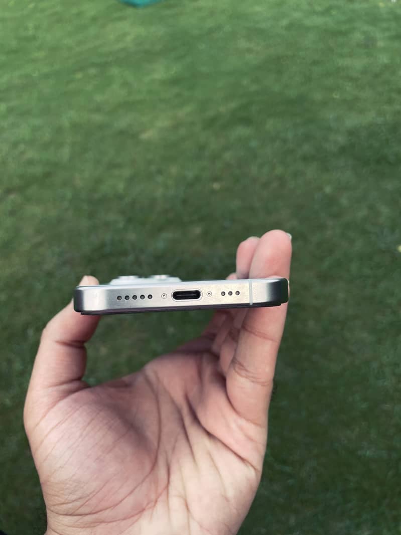 Apple iPhone 15 Pro 4