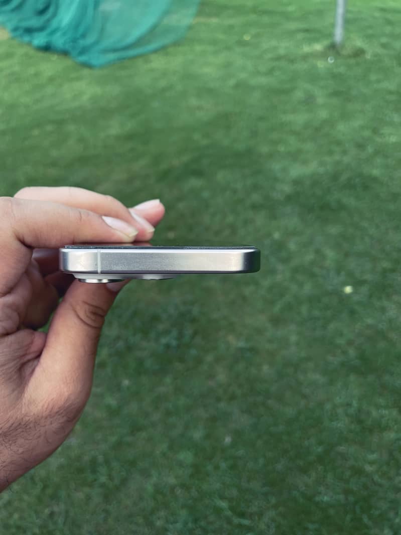 Apple iPhone 15 Pro 6