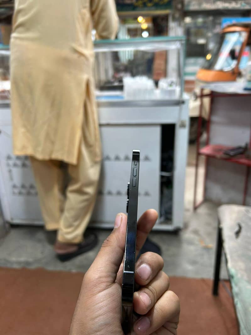 Apple iPhone 14 Pro Max 3