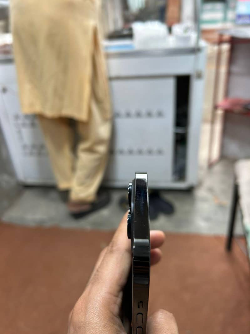 Apple iPhone 14 Pro Max 4