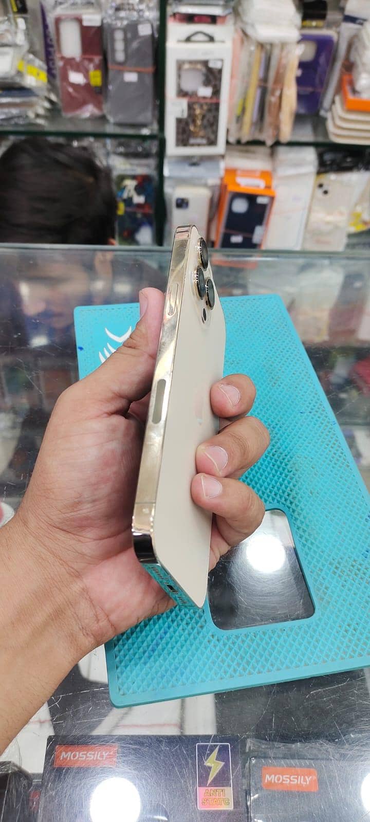 Apple iPhone 13 Pro Max 3