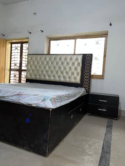 Large size bed with two draws