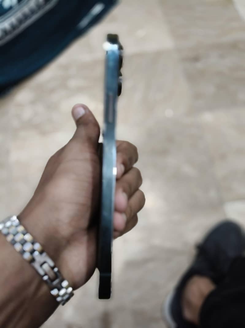 Apple iPhone 13 Pro Max 2