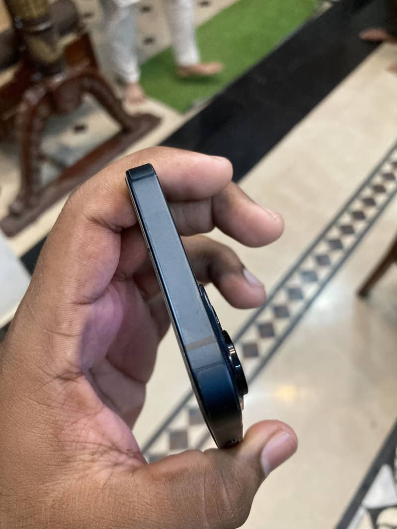 Apple iPhone 13 2