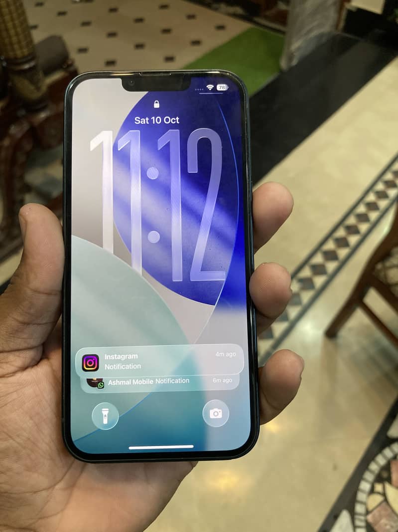 Apple iPhone 13 8