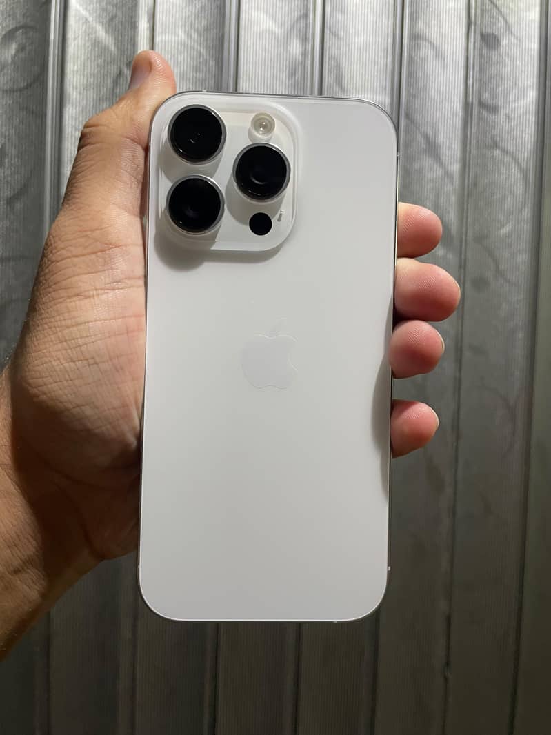 Apple iPhone 16 Pro 0