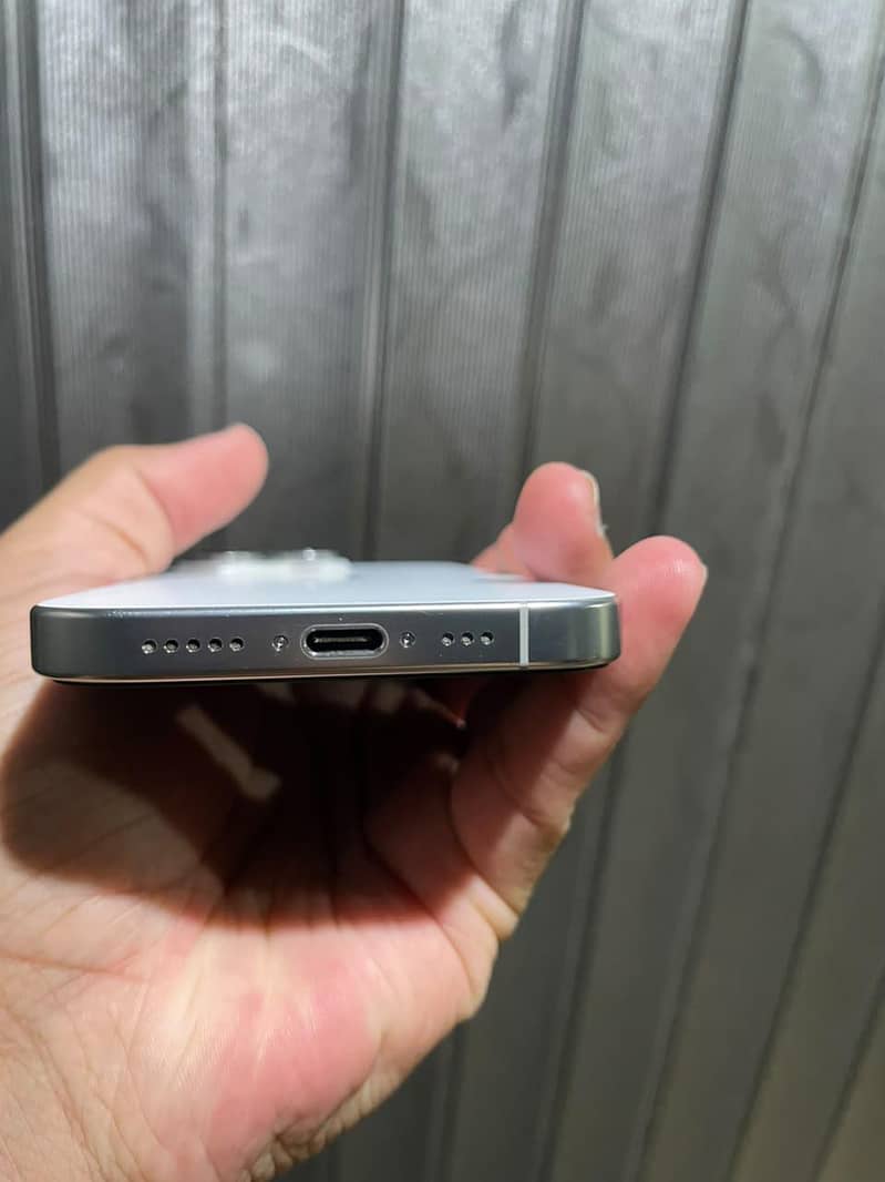 Apple iPhone 16 Pro 1