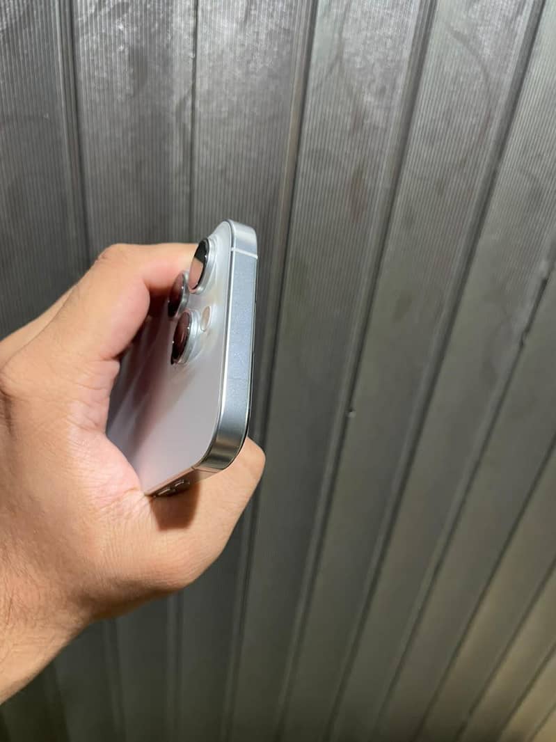 Apple iPhone 16 Pro 4