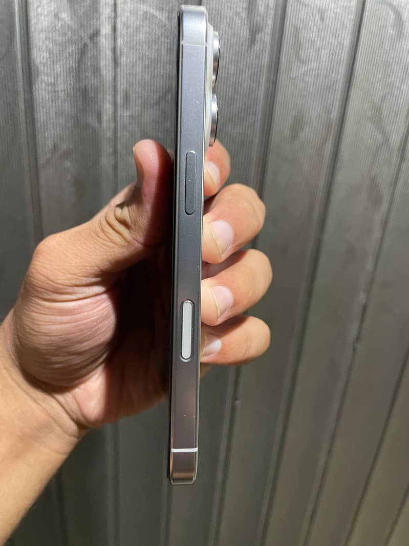 Apple iPhone 16 Pro 5