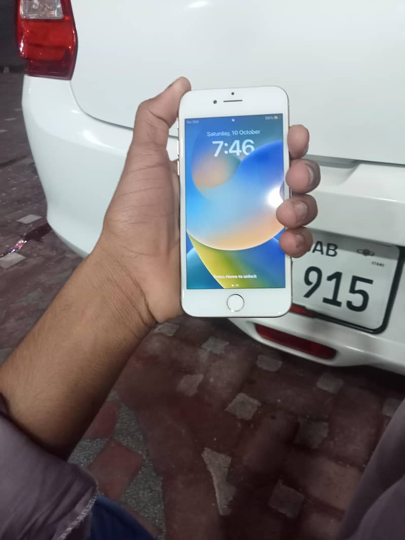 Apple iPhone 8 1