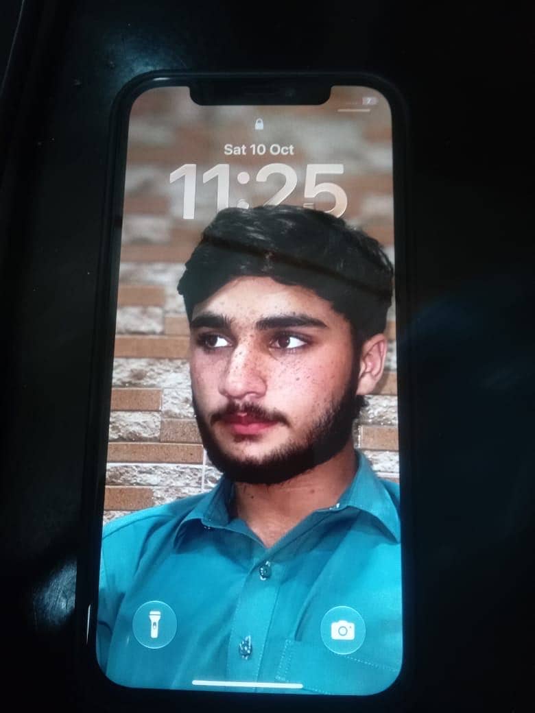Apple iPhone 12 4